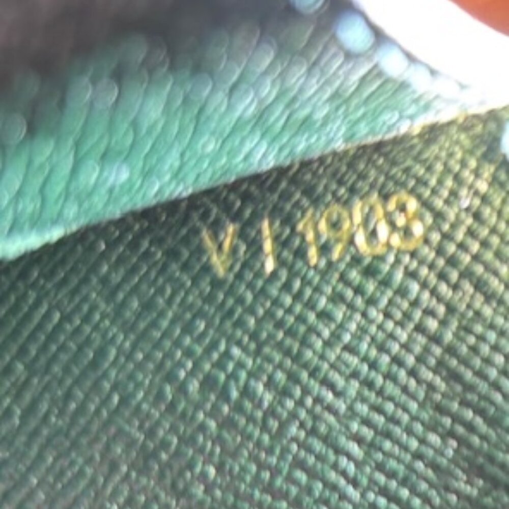 😘LV Taiga Serviette Kourad Epicea Green Briefcase💚 - Picture 9 of 16